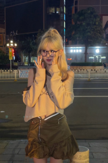 公交车上拨开少妇内裤进入